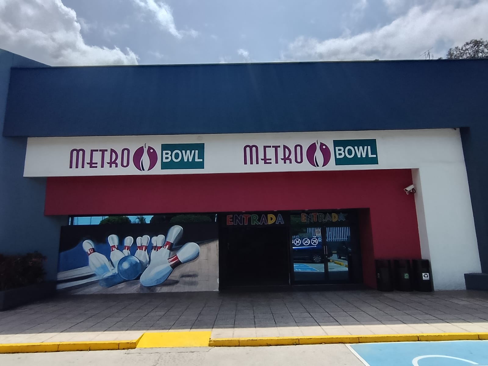 Fachada METRO BOWL