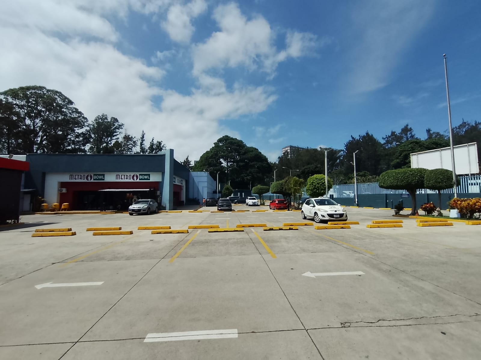 Parqueo METRO BOWL